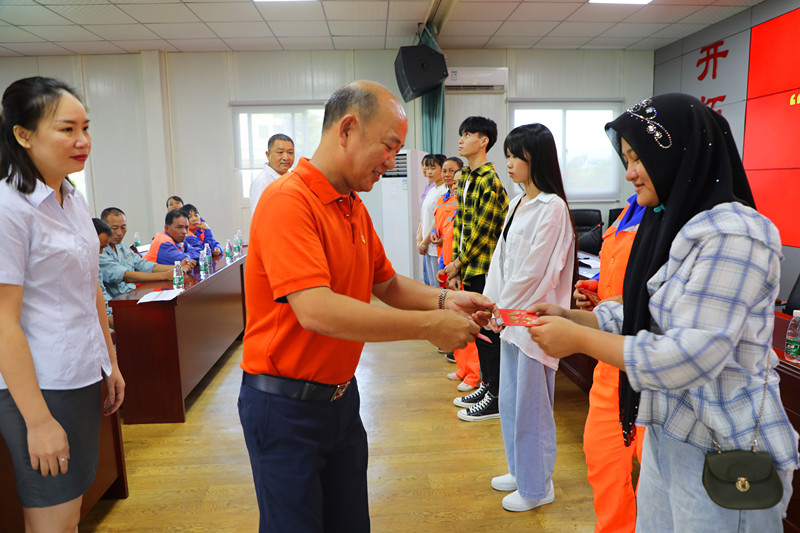 “金秋助學(xué)，圓夢(mèng)明佳！”明佳集團黨支部及工會(huì )組織開(kāi)展愛(ài)心助學(xué)活動(dòng)！